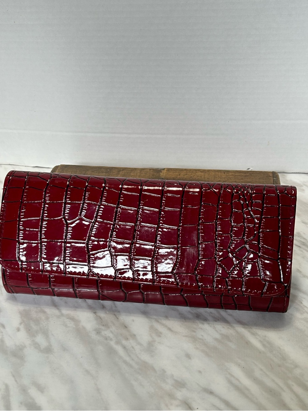 Deep Red Croc-Embossed Chain Shoulder Bag/Clutch